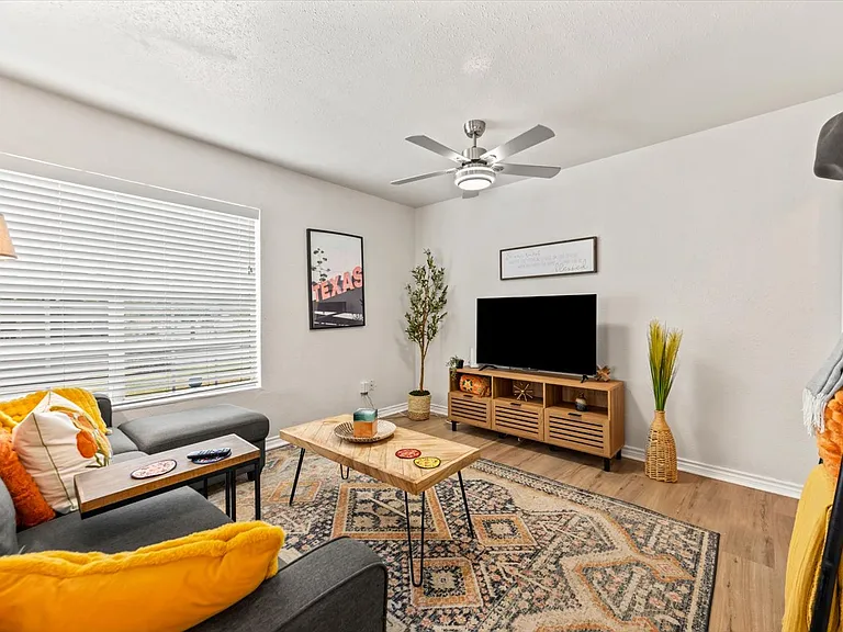 702 El Monte Blvd — Photo 7