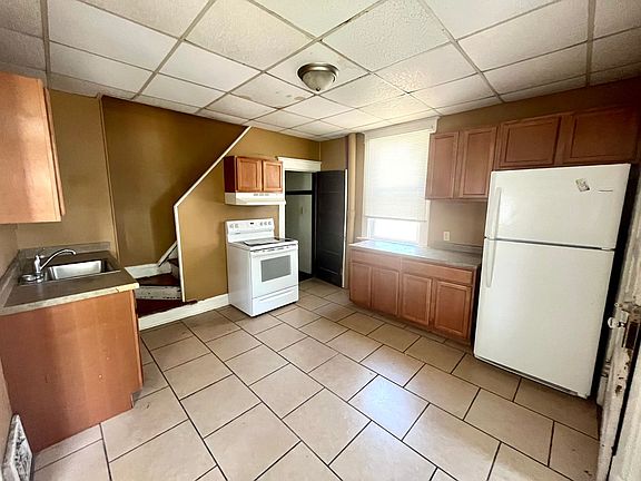 4th image of 825 North St