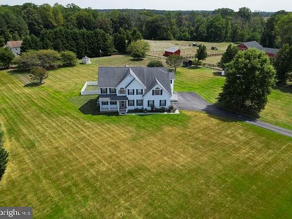 2nd image of 110 Holden Farm Ln