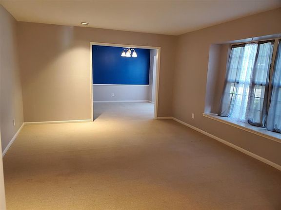 5th image of 127 Driftwood Dr