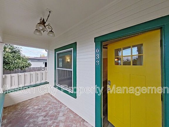 2nd image of 633 W De La Guerra St