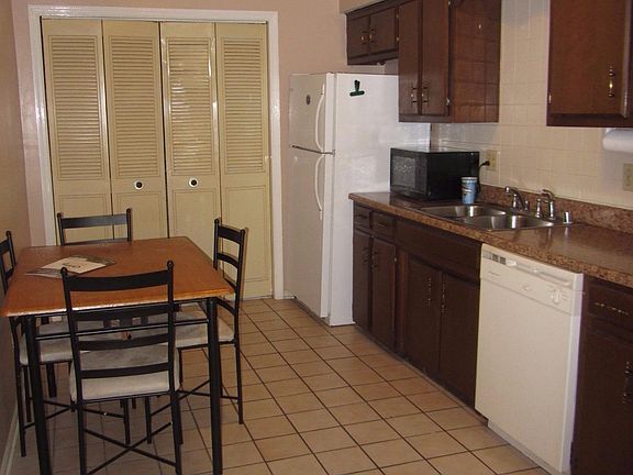 5th image of 91 Meadowbrook Dr