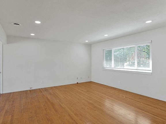5th image of 4029 Park Blvd