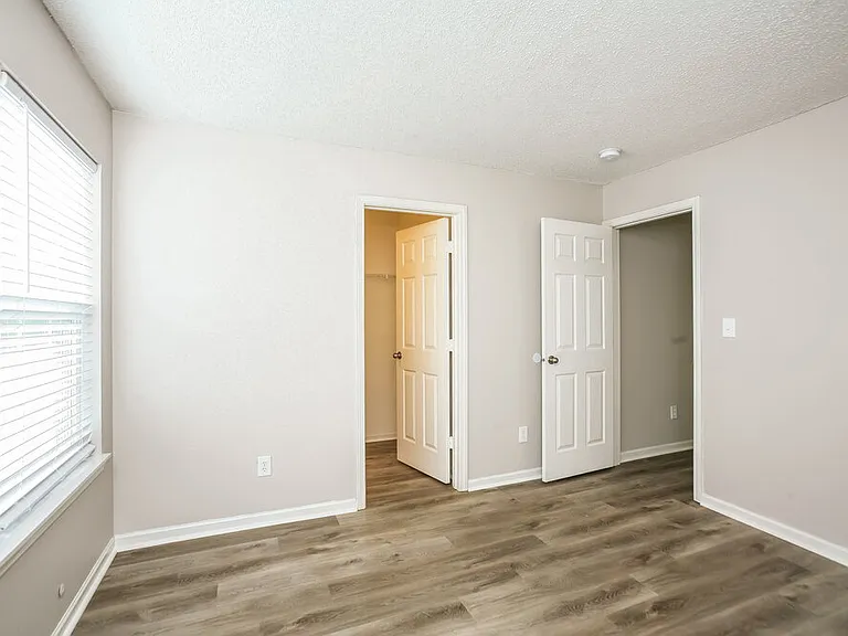 9761 Trail Dr — Photo 10
