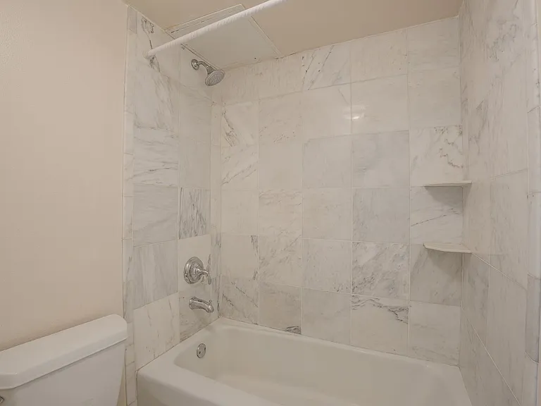 3055 N Oakland Ave — Photo 17