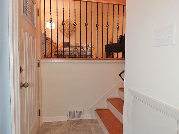 4th image of 176 Ava Ln