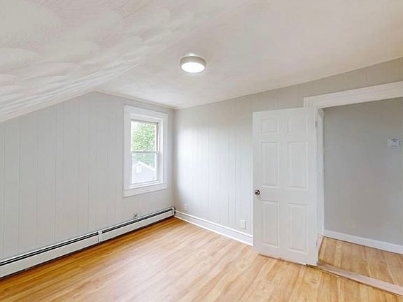 5th image of 372 Hawkins St #3