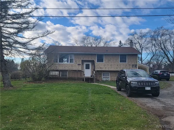 6082 Townline Rd, Lockport, NY 14094
