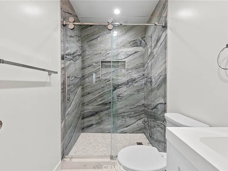 8832 Odessa Ave — Photo 15