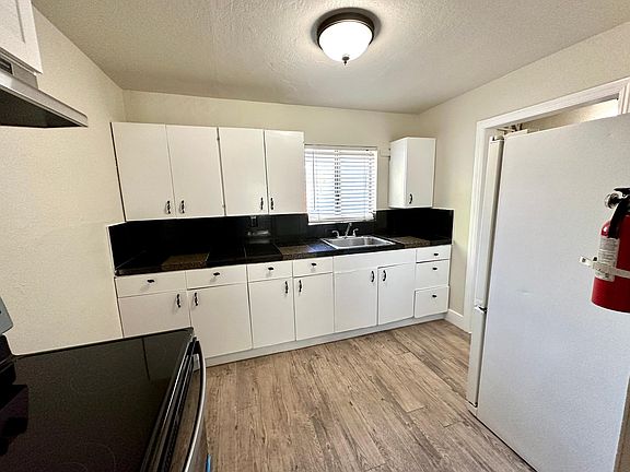 4th image of 2721 Alcala St