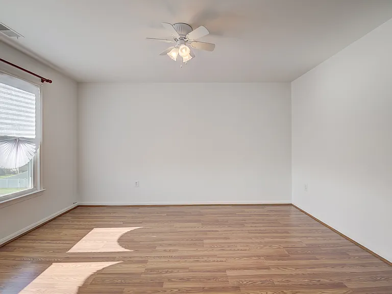 13907 Concord Ave — Photo 4