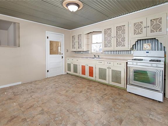 3rd image of 712 1st St