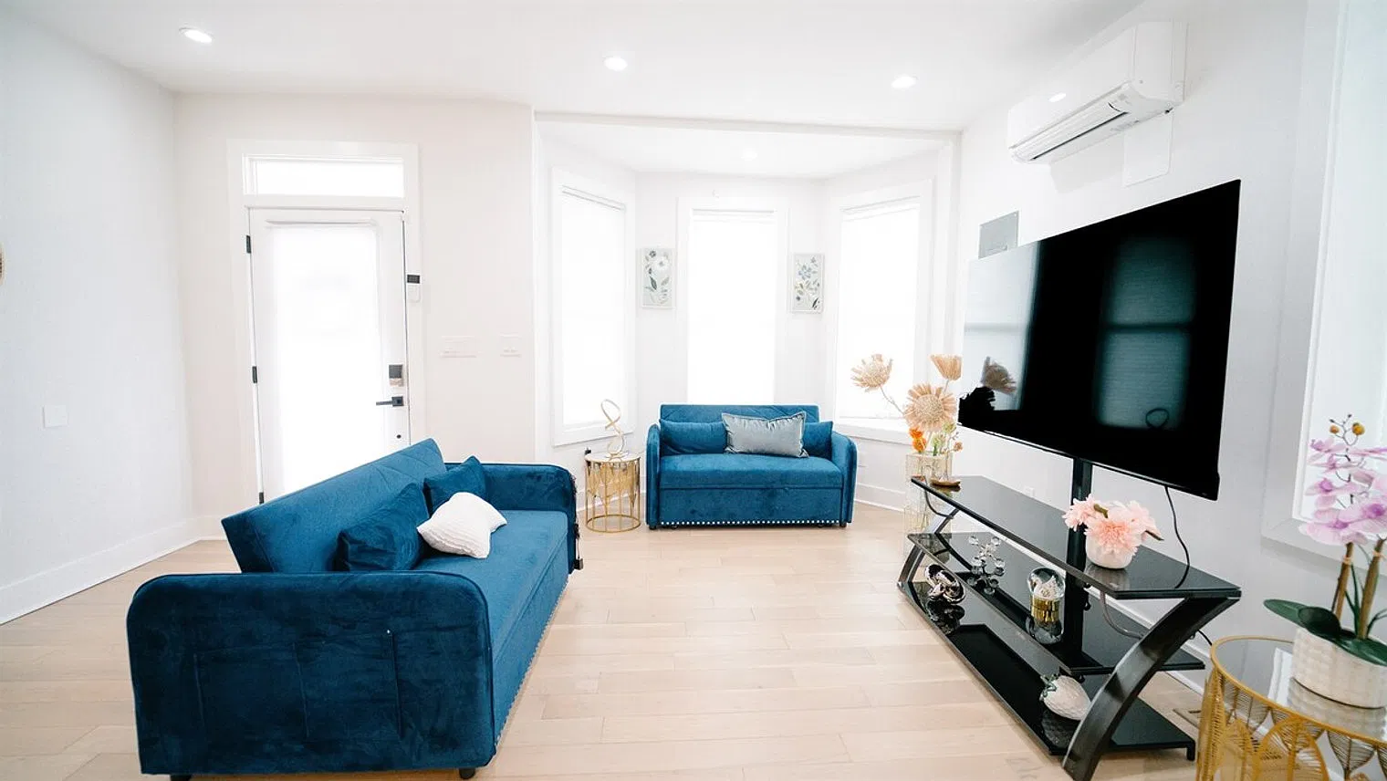5 bed, 5.0 bath, $7,462 — Photo 1