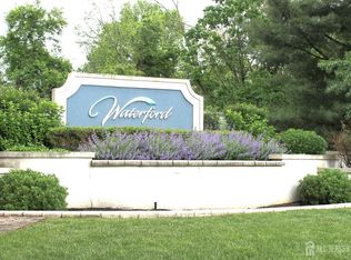 612 Waterford Dr, Edison, NJ