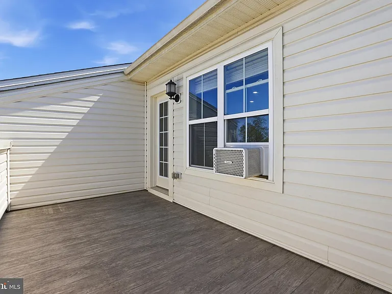7140 Banbury Dr — Photo 30