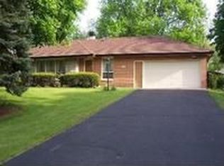 6311 Walkup Ln, Crystal Lake, IL 60012