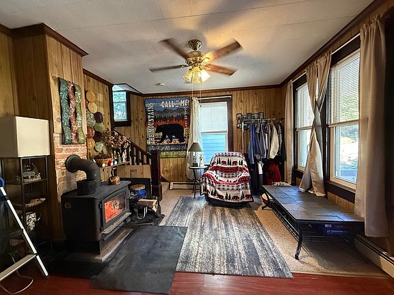 4th image of 617 Roxbury St