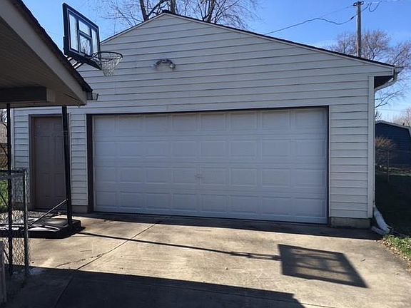 3rd image of 115 Braun St