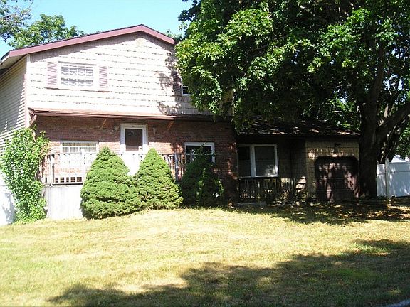 2nd image of 34 Oneida Ave