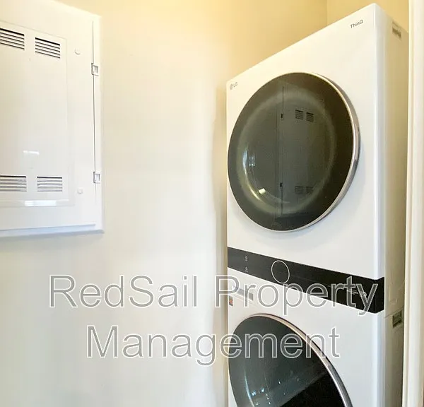 1011 Celia Ct — Photo 13