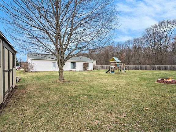 5th image of 61022 Waterwood Ln
