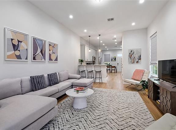 2nd image of 2763 Saint Peter St
