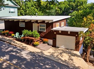 51 Mountain St, Eureka Springs, AR 72632