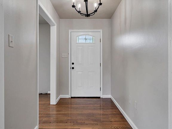 3rd image of 1039 Almond Dr