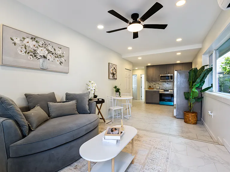1307 Farrington St #B — Photo 2