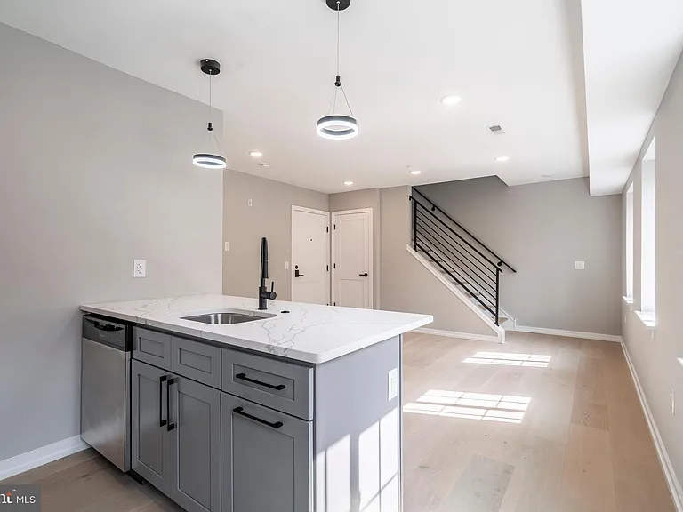 719 Dickinson St #2G — Photo 7