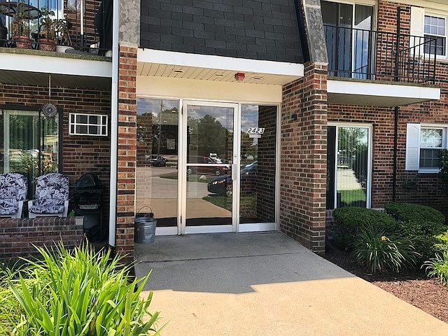 1st image of 2423 Ogden Ave APT 8