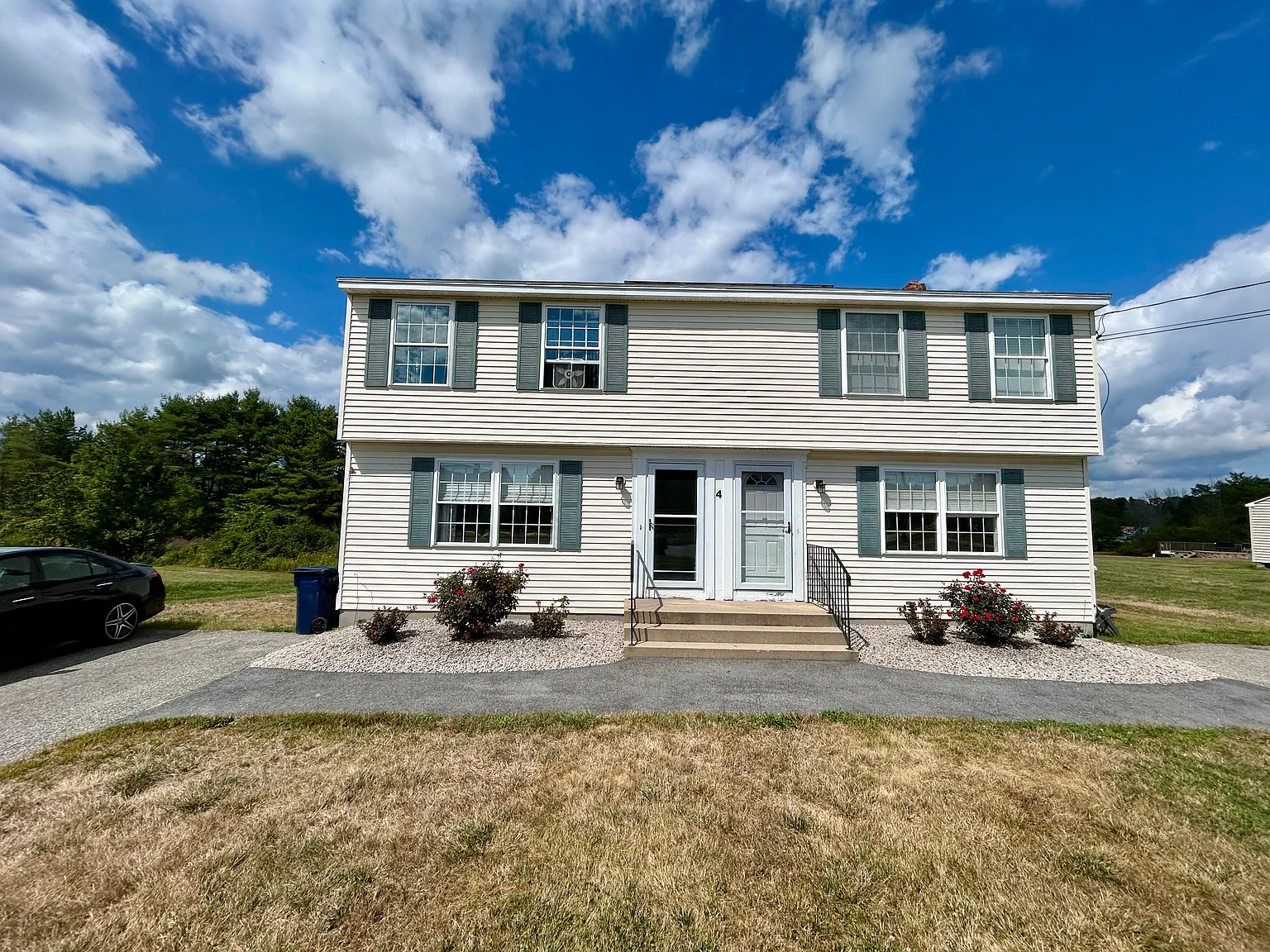 3 bed, 1.5 bath, 1150 sqft, $2,400 — Photo 1