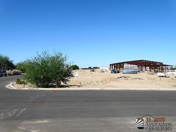 5th image of 800 E 39th St