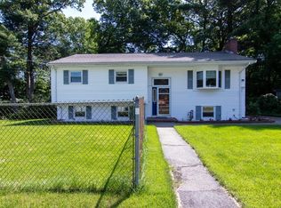 12 Betten Ct, Franklin, MA 02038