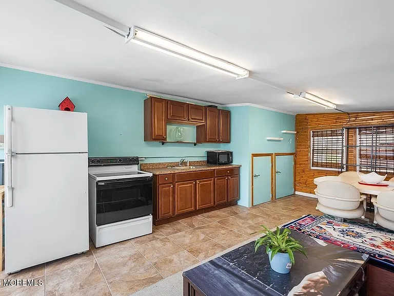 121 Summit Ave — Photo 36