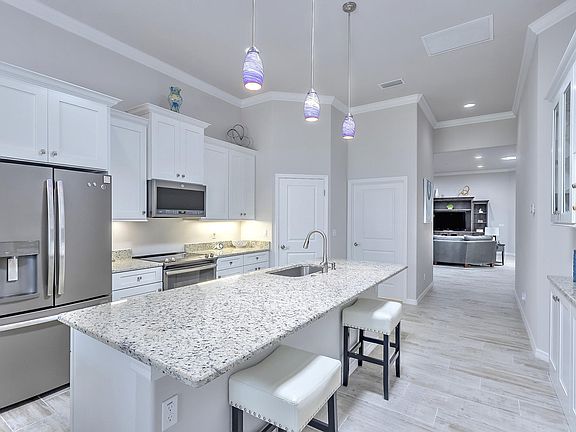 2nd image of 3334 Torre Blvd