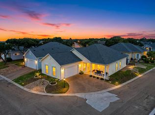 44 Primrose Dr, Rockport, TX 78382
