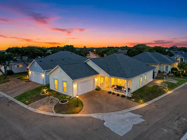 44 Primrose Dr, Rockport, TX 78382