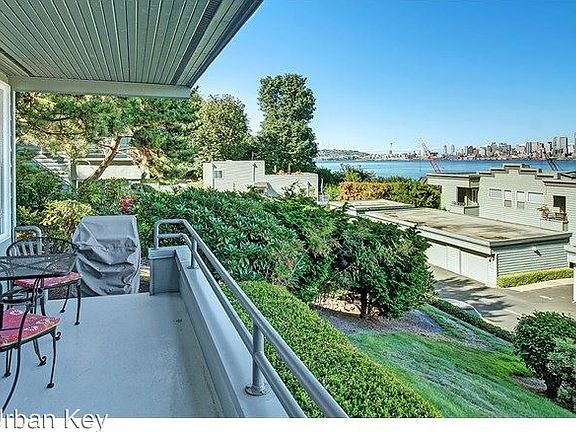 4th image of 2349 Fauntleroy Ave SW #601