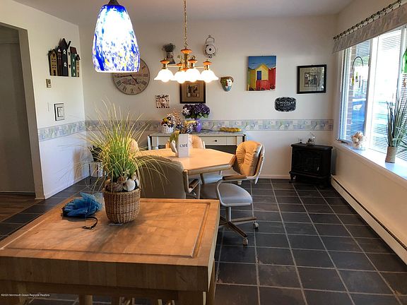 3rd image of 1083B Argyll Cir