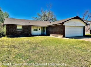 304 W Silverwood Dr, Midwest City, OK 73110