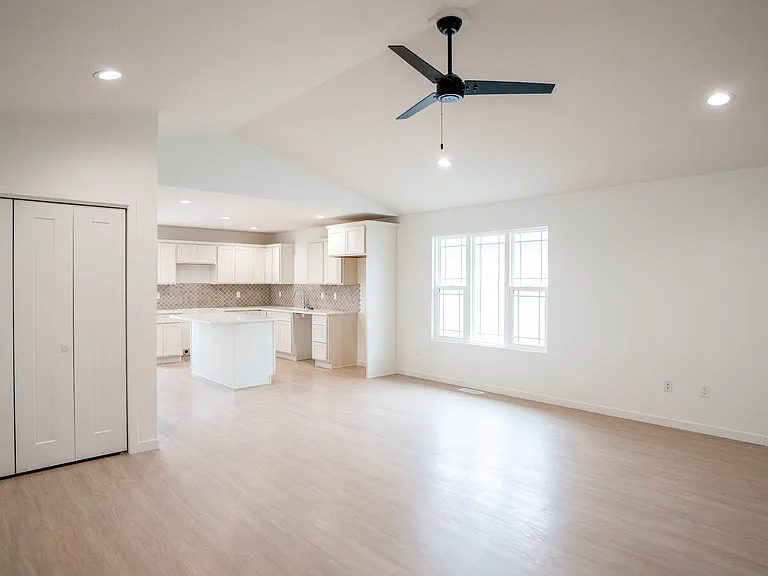 4315 Dawn St — Photo 2