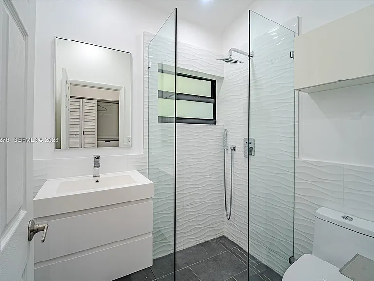 1825 Alamanda Dr — Photo 12