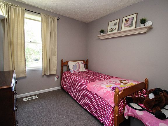 5th image of 7 Debran Dr