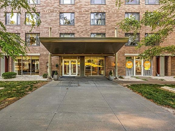 2nd image of 600 E 8th St APT 3B