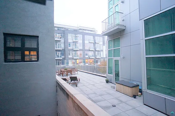 Rented by EXR | media 10