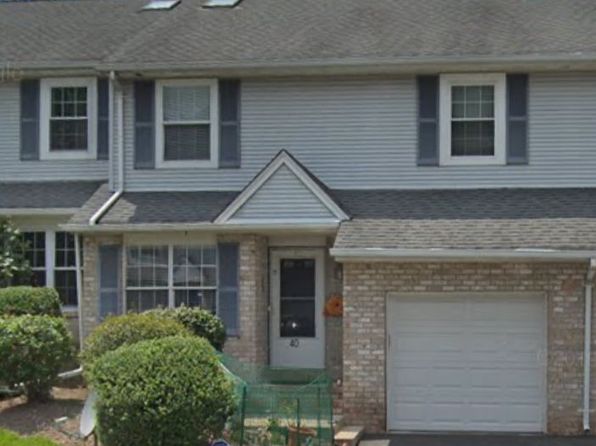 40 Hawthorn Dr