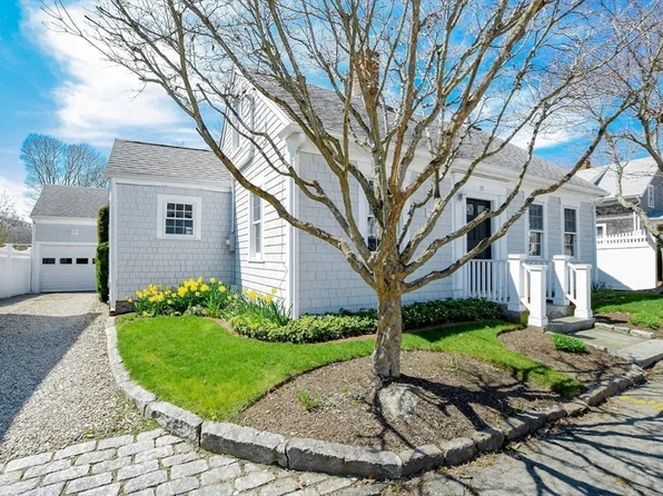 35 Main St, Mattapoisett, MA 02739