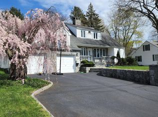 16 Francis St, Trumbull, CT 06611