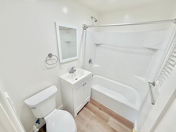 5th image of 3816 Watseka Ave APT 2